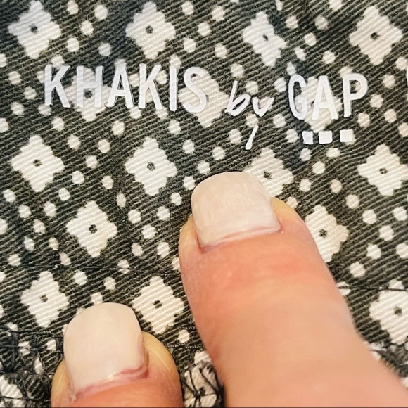 KHAKIS by GAP City 3 Inch Dark Green and White Short Shorts Size 8 - Picture 13 of 13